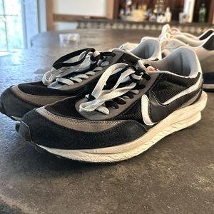 NIKE WAFFLES MID CONDITION SIZE 11.5